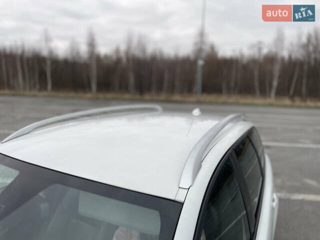Белый Вольво В50, объемом двигателя 1.6 л и пробегом 230 тыс. км за 7800 $, фото 11 на Automoto.ua