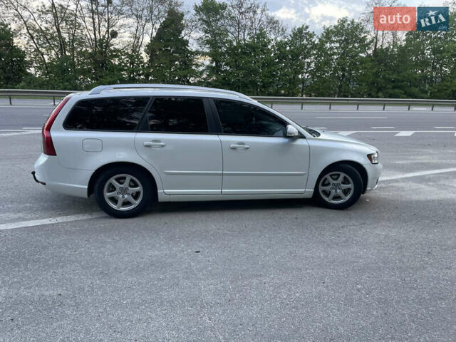 Білий Вольво V50, об'ємом двигуна 1.6 л та пробігом 227 тис. км за 7500 $, фото 7 на Automoto.ua