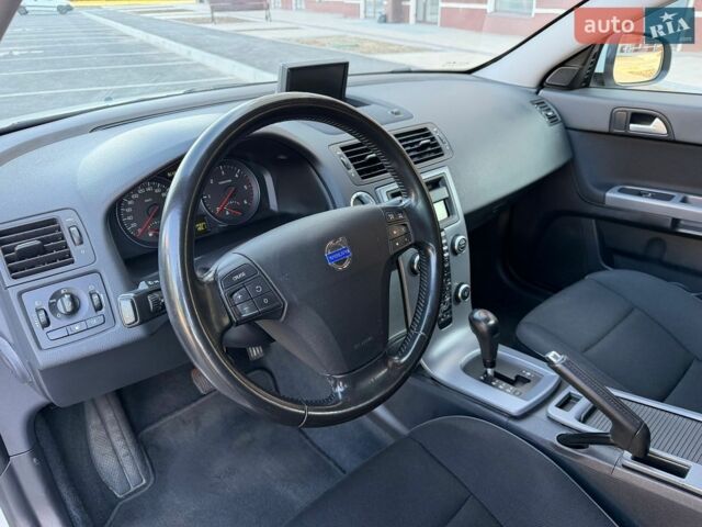 Білий Вольво V50, об'ємом двигуна 2 л та пробігом 285 тис. км за 8999 $, фото 57 на Automoto.ua