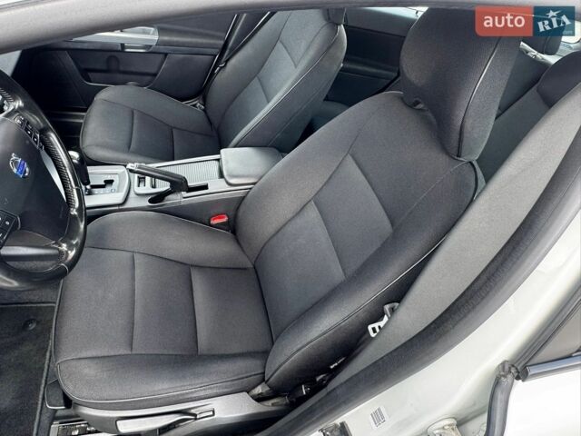 Білий Вольво V50, об'ємом двигуна 2 л та пробігом 285 тис. км за 9150 $, фото 67 на Automoto.ua