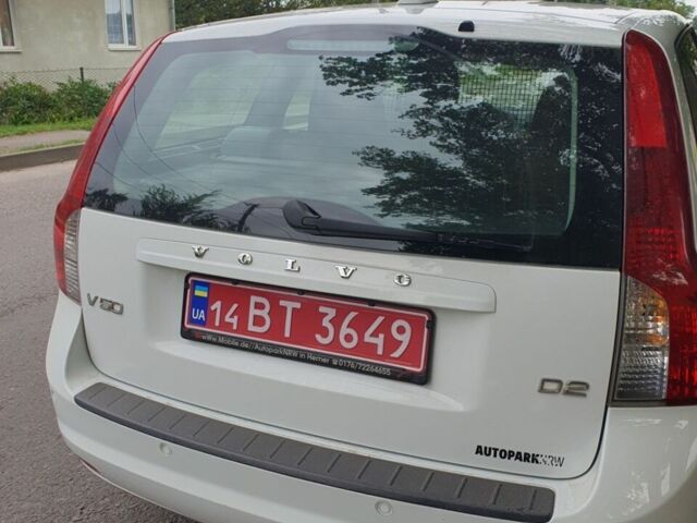 Белый Вольво В50, объемом двигателя 1.6 л и пробегом 231 тыс. км за 7700 $, фото 3 на Automoto.ua