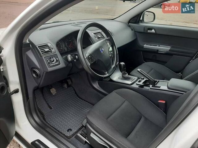 Белый Вольво В50, объемом двигателя 1.56 л и пробегом 178 тыс. км за 7979 $, фото 10 на Automoto.ua