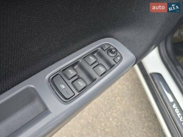 Белый Вольво В50, объемом двигателя 1.6 л и пробегом 224 тыс. км за 7999 $, фото 15 на Automoto.ua