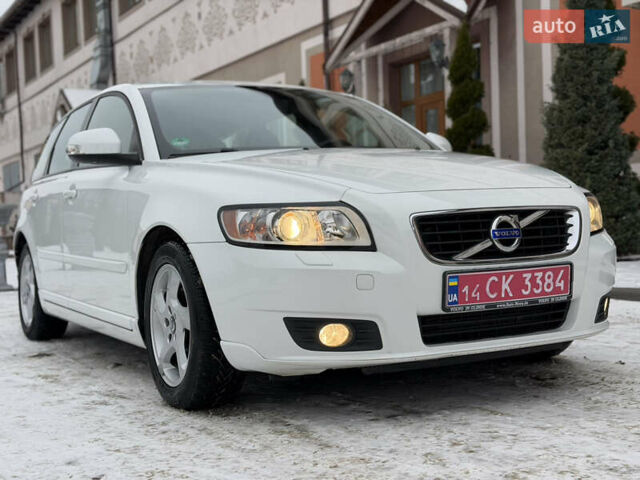 Белый Вольво В50, объемом двигателя 1.6 л и пробегом 241 тыс. км за 7150 $, фото 15 на Automoto.ua