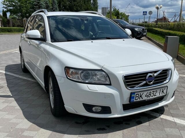 Білий Вольво V50, об'ємом двигуна 1.6 л та пробігом 240 тис. км за 6500 $, фото 3 на Automoto.ua