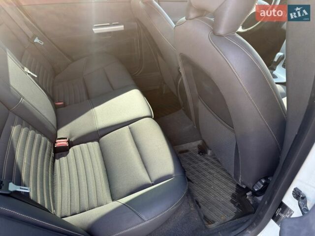 Білий Вольво V50, об'ємом двигуна 1.56 л та пробігом 218 тис. км за 8200 $, фото 9 на Automoto.ua