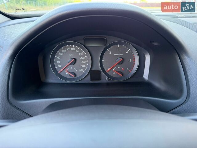 Білий Вольво V50, об'ємом двигуна 2 л та пробігом 284 тис. км за 9150 $, фото 56 на Automoto.ua