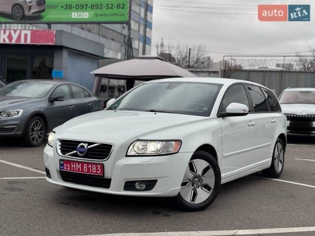 Білий Вольво V50, об'ємом двигуна 1.6 л та пробігом 240 тис. км за 9800 $, фото 10 на Automoto.ua