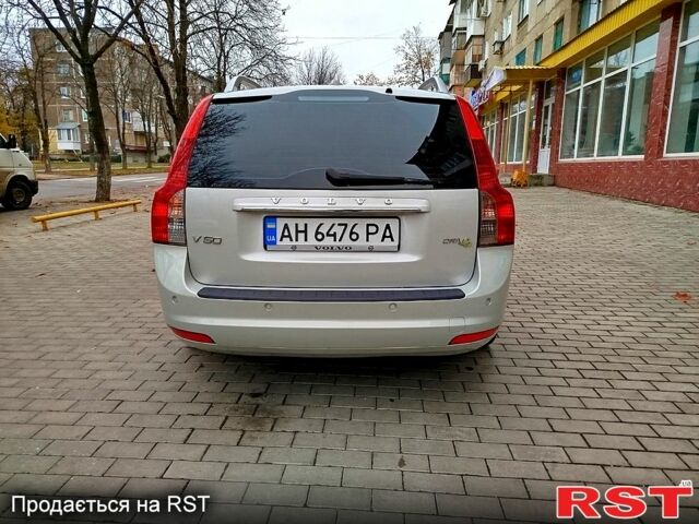 Белый Вольво В50, объемом двигателя 1.6 л и пробегом 238 тыс. км за 8500 $, фото 4 на Automoto.ua