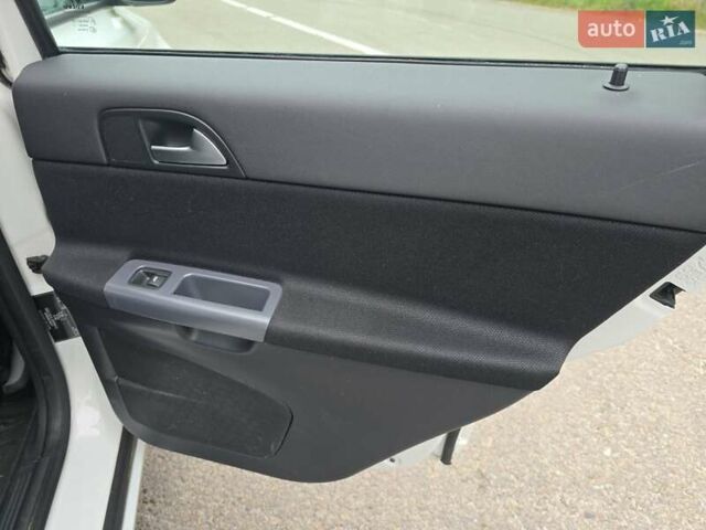 Белый Вольво В50, объемом двигателя 1.6 л и пробегом 224 тыс. км за 7999 $, фото 40 на Automoto.ua