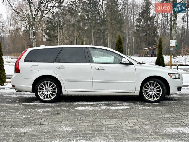 Білий Вольво V50, об'ємом двигуна 2 л та пробігом 214 тис. км за 9990 $, фото 7 на Automoto.ua