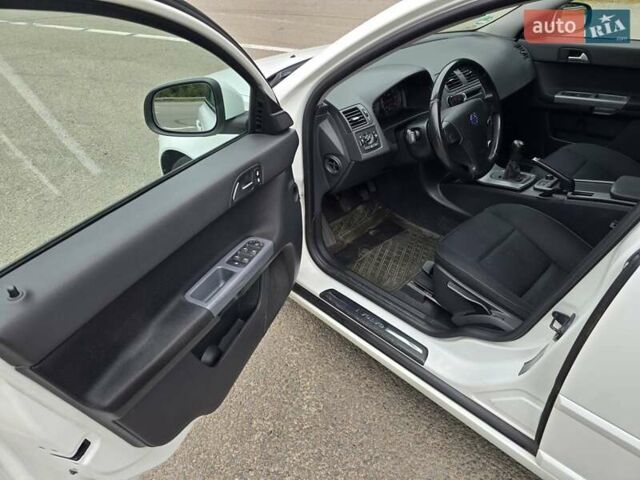 Белый Вольво В50, объемом двигателя 1.6 л и пробегом 224 тыс. км за 7999 $, фото 16 на Automoto.ua
