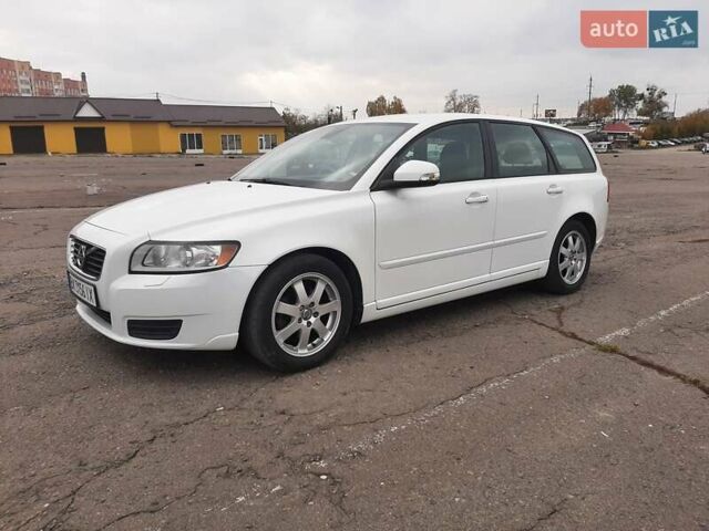 Белый Вольво В50, объемом двигателя 1.56 л и пробегом 178 тыс. км за 7979 $, фото 2 на Automoto.ua
