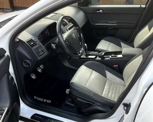 Белый Вольво В50, объемом двигателя 2 л и пробегом 296 тыс. км за 10900 $, фото 15 на Automoto.ua