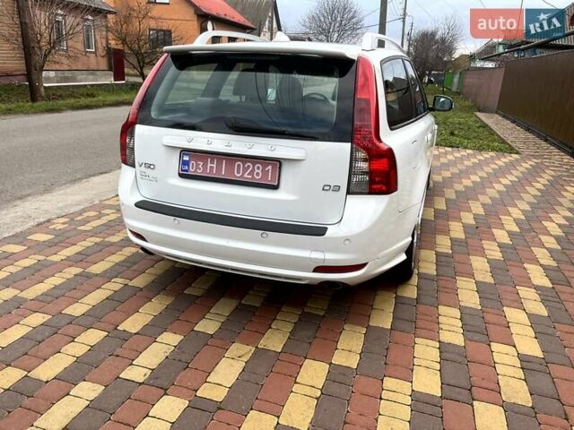 Белый Вольво В50, объемом двигателя 2 л и пробегом 296 тыс. км за 10900 $, фото 6 на Automoto.ua