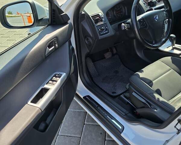 Белый Вольво В50, объемом двигателя 2 л и пробегом 263 тыс. км за 9500 $, фото 14 на Automoto.ua