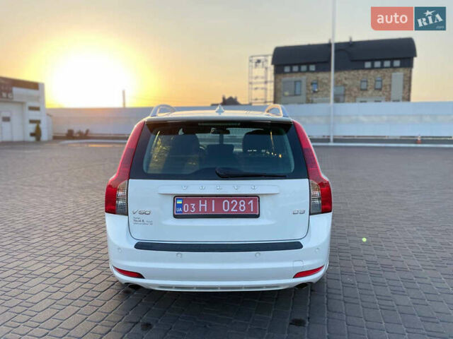 Білий Вольво V50, об'ємом двигуна 0 л та пробігом 293 тис. км за 9999 $, фото 3 на Automoto.ua
