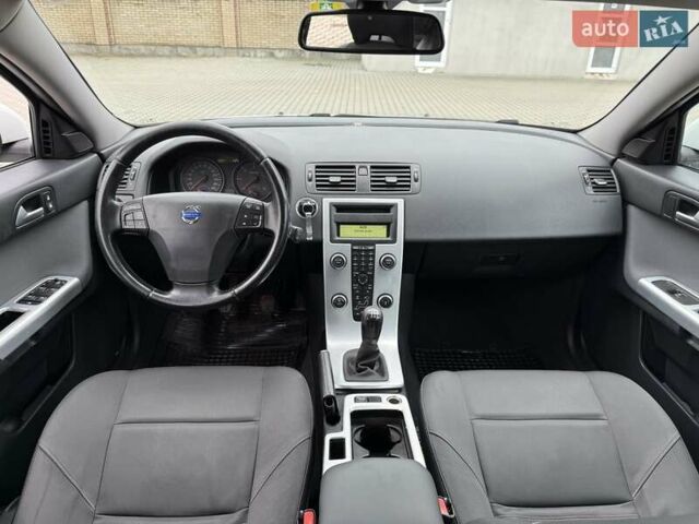 Белый Вольво В50, объемом двигателя 1.6 л и пробегом 209 тыс. км за 8150 $, фото 31 на Automoto.ua