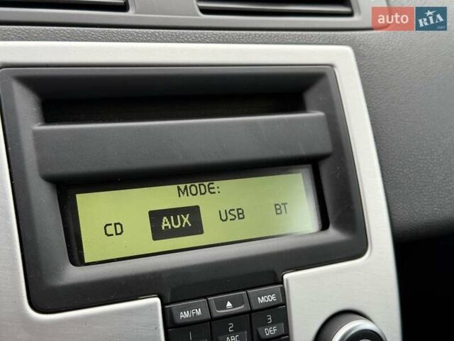 Белый Вольво В50, объемом двигателя 1.6 л и пробегом 209 тыс. км за 8150 $, фото 26 на Automoto.ua