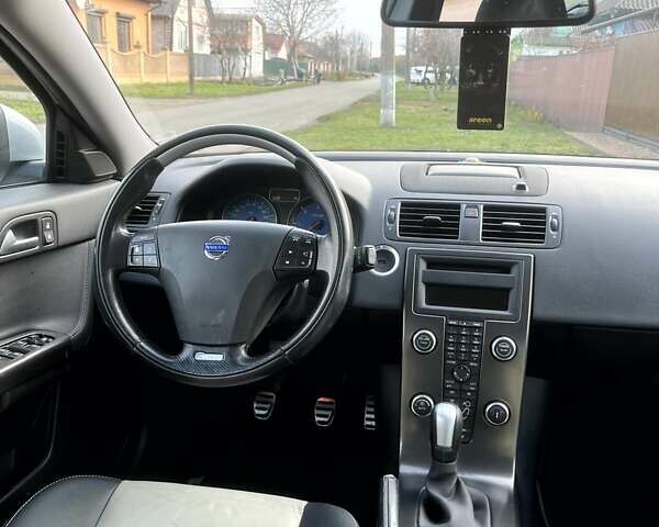 Белый Вольво В50, объемом двигателя 2 л и пробегом 296 тыс. км за 10900 $, фото 19 на Automoto.ua