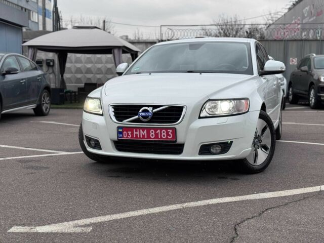 Білий Вольво V50, об'ємом двигуна 1.6 л та пробігом 240 тис. км за 9800 $, фото 10 на Automoto.ua