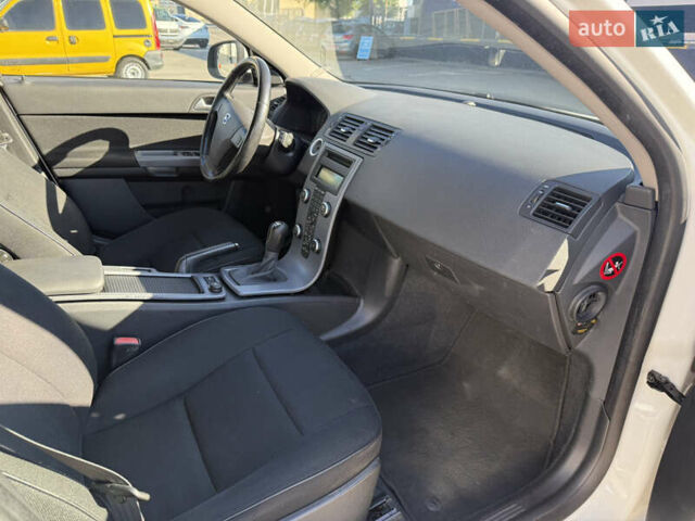 Белый Вольво В50, объемом двигателя 1.6 л и пробегом 178 тыс. км за 7999 $, фото 33 на Automoto.ua