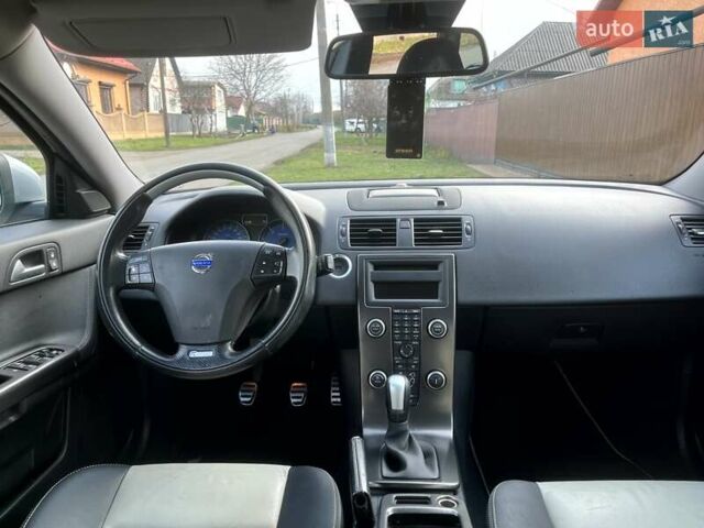 Белый Вольво В50, объемом двигателя 2 л и пробегом 296 тыс. км за 10900 $, фото 20 на Automoto.ua