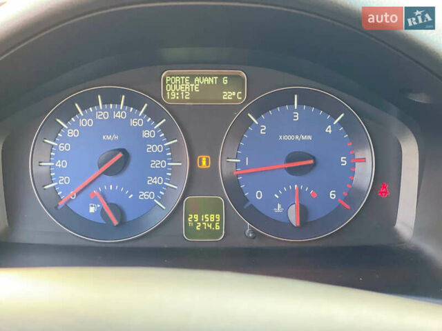 Білий Вольво V50, об'ємом двигуна 0 л та пробігом 293 тис. км за 9999 $, фото 16 на Automoto.ua