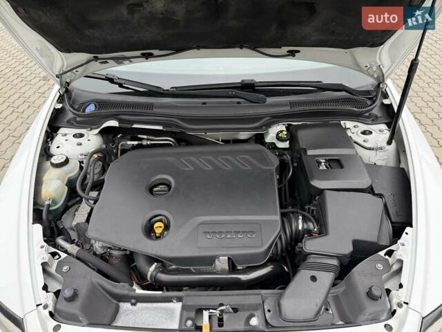 Белый Вольво В50, объемом двигателя 1.6 л и пробегом 209 тыс. км за 8150 $, фото 47 на Automoto.ua