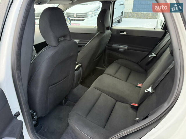 Белый Вольво В50, объемом двигателя 1.6 л и пробегом 178 тыс. км за 7999 $, фото 29 на Automoto.ua