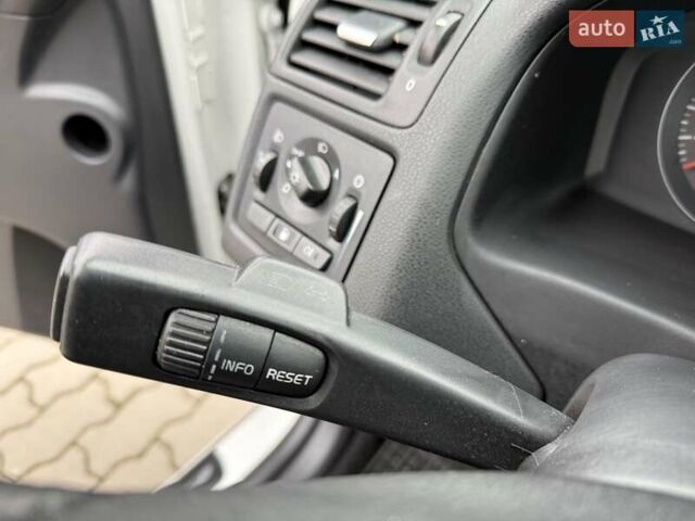 Белый Вольво В50, объемом двигателя 1.6 л и пробегом 209 тыс. км за 8150 $, фото 24 на Automoto.ua