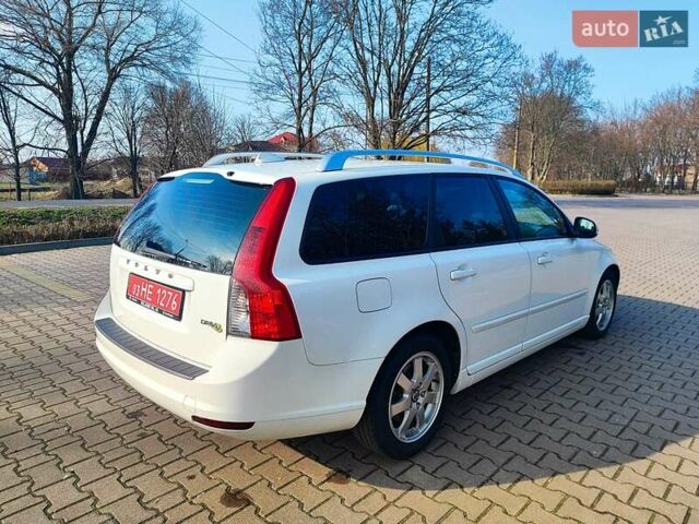 Белый Вольво В50, объемом двигателя 1.6 л и пробегом 172 тыс. км за 7850 $, фото 3 на Automoto.ua
