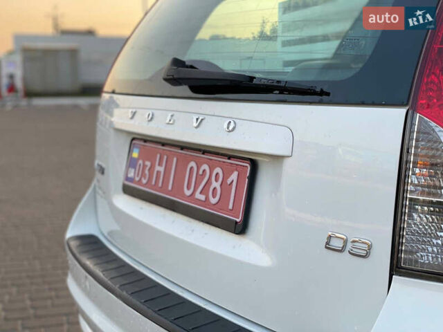 Білий Вольво V50, об'ємом двигуна 0 л та пробігом 293 тис. км за 9999 $, фото 32 на Automoto.ua