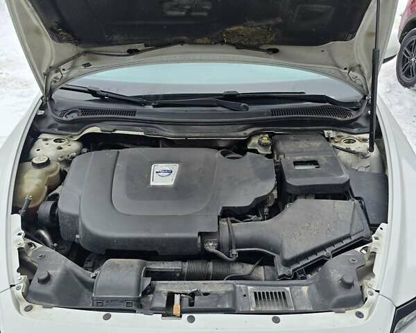 Белый Вольво В50, объемом двигателя 2 л и пробегом 270 тыс. км за 9400 $, фото 24 на Automoto.ua