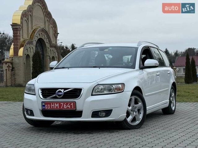 Белый Вольво В50, объемом двигателя 1.6 л и пробегом 209 тыс. км за 8150 $, фото 5 на Automoto.ua