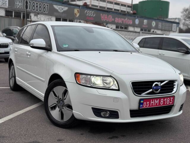 Білий Вольво V50, об'ємом двигуна 1.6 л та пробігом 240 тис. км за 9800 $, фото 11 на Automoto.ua