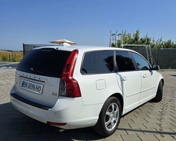 Белый Вольво В50, объемом двигателя 2 л и пробегом 263 тыс. км за 9500 $, фото 8 на Automoto.ua