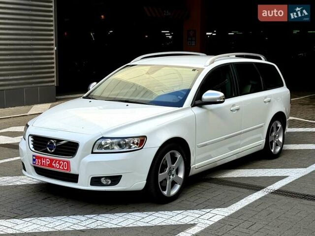 Білий Вольво V50, об'ємом двигуна 1.6 л та пробігом 225 тис. км за 8750 $, фото 1 на Automoto.ua