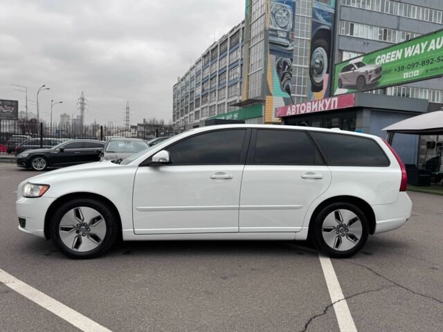 Білий Вольво V50, об'ємом двигуна 1.6 л та пробігом 240 тис. км за 9800 $, фото 4 на Automoto.ua