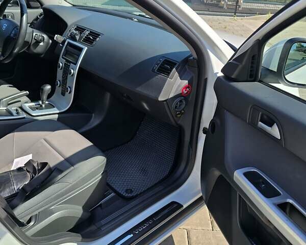 Белый Вольво В50, объемом двигателя 2 л и пробегом 263 тыс. км за 9500 $, фото 20 на Automoto.ua