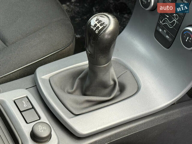 Белый Вольво В50, объемом двигателя 1.6 л и пробегом 178 тыс. км за 7999 $, фото 49 на Automoto.ua