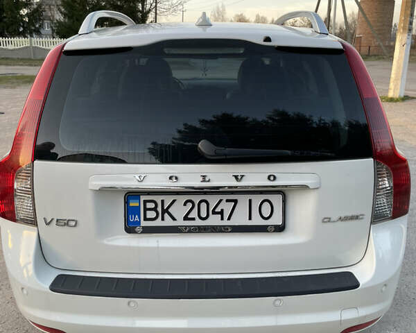 Білий Вольво V50, об'ємом двигуна 1.6 л та пробігом 228 тис. км за 8700 $, фото 23 на Automoto.ua