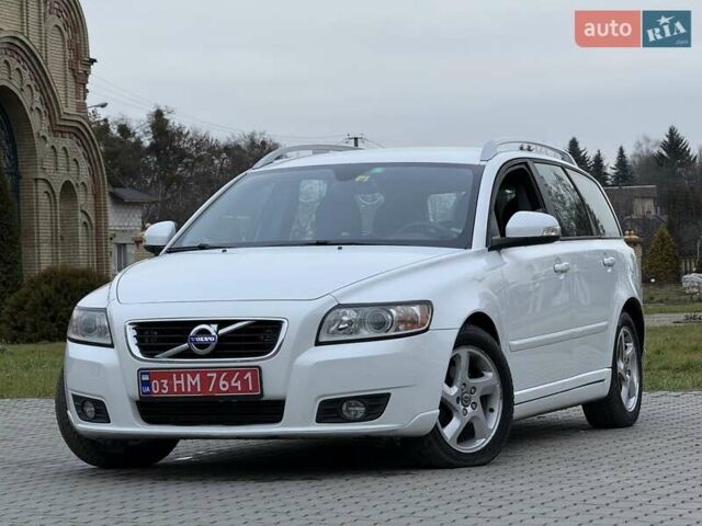 Белый Вольво В50, объемом двигателя 1.6 л и пробегом 209 тыс. км за 8150 $, фото 4 на Automoto.ua