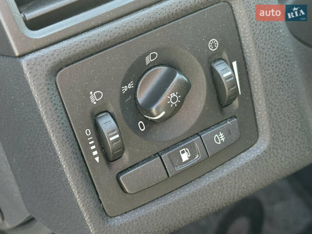 Білий Вольво V50, об'ємом двигуна 1.6 л та пробігом 178 тис. км за 7999 $, фото 45 на Automoto.ua