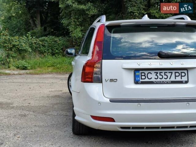 Білий Вольво V50, об'ємом двигуна 1.6 л та пробігом 218 тис. км за 8950 $, фото 8 на Automoto.ua