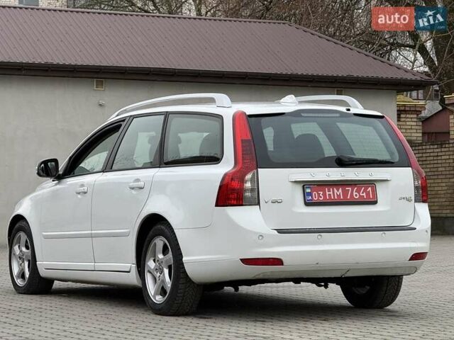 Белый Вольво В50, объемом двигателя 1.6 л и пробегом 209 тыс. км за 8150 $, фото 9 на Automoto.ua