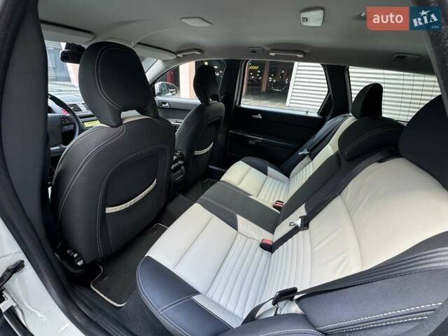 Білий Вольво V50, об'ємом двигуна 1.6 л та пробігом 225 тис. км за 8750 $, фото 16 на Automoto.ua