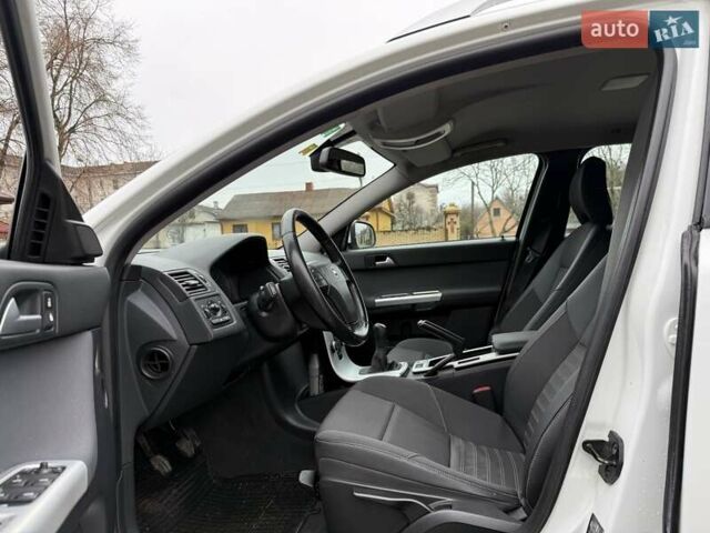 Белый Вольво В50, объемом двигателя 1.6 л и пробегом 209 тыс. км за 8150 $, фото 15 на Automoto.ua