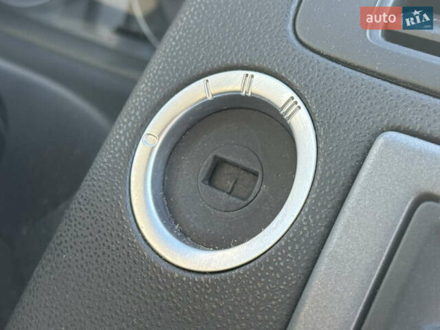 Білий Вольво V50, об'ємом двигуна 1.6 л та пробігом 178 тис. км за 7999 $, фото 44 на Automoto.ua