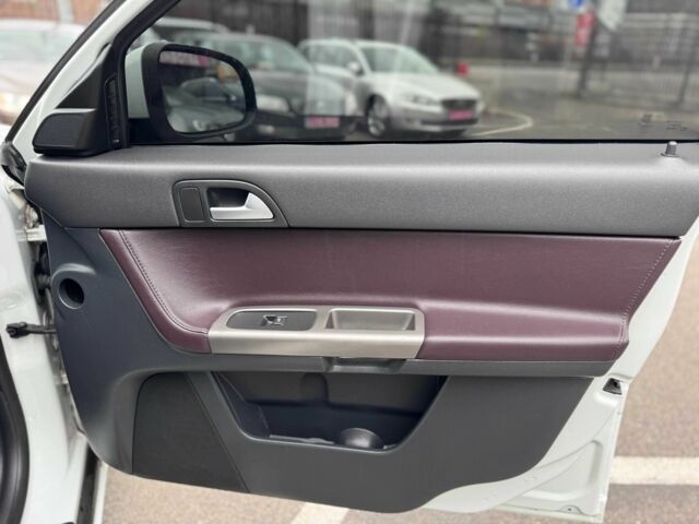 Білий Вольво V50, об'ємом двигуна 1.6 л та пробігом 240 тис. км за 9800 $, фото 18 на Automoto.ua